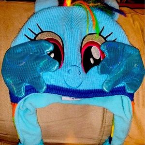 Rainbow dash Flipeez hat, wings go up and down!